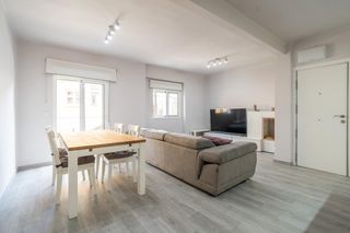 Pis a Silla. Espectacular piso reformado a estrenar con balcón en silla