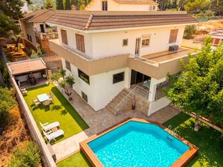 Chalet in Carrer xaloc 6. El hogar definitivo para tu familia