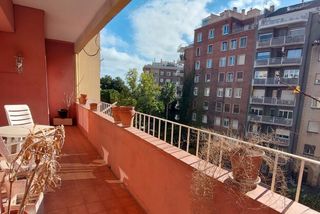 Piso  Carrer balmes. Piso alto en finca clásica