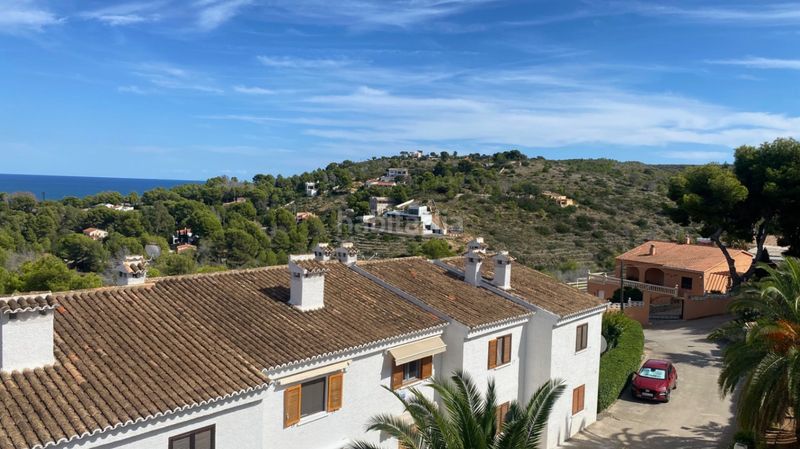 Foto 1ea353e7-f2c4-4488-9020-c9cda2e05912. Casa adossada amb calefacció aparcament piscina a Dénia