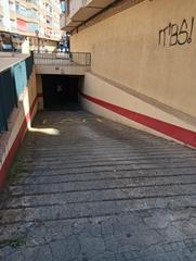 Aparcament cotxe  Carrer sor lluisa estivill. Parking doble en ponent