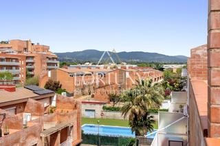Triplex  Maria montessori. Tríplex en zona llevant de reus