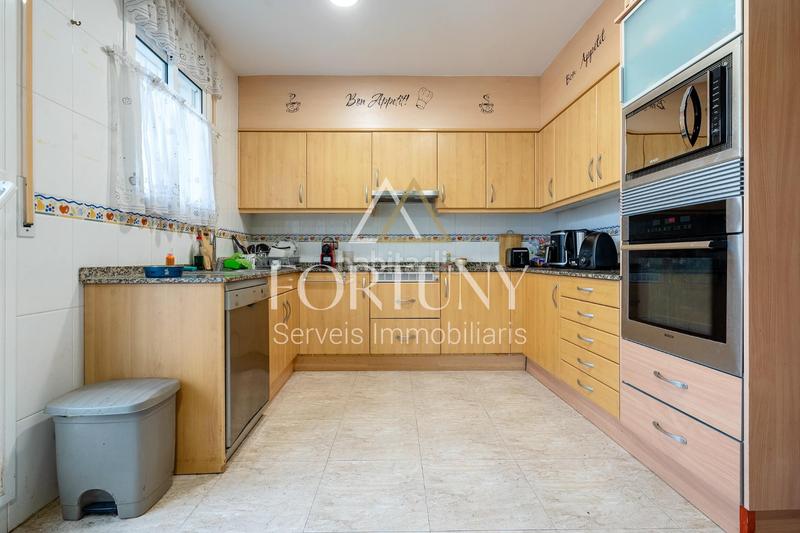 Foto 46b92b69-bf6d-4bff-8362-7d335e2e61cd. Reihenhaus mit heizung parking in Castellvell del Camp