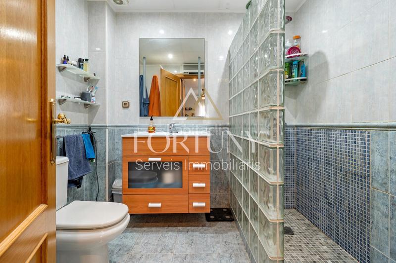 Foto c979f89e-6687-41b6-9be3-874675de72e0. Reihenhaus mit heizung parking in Castellvell del Camp