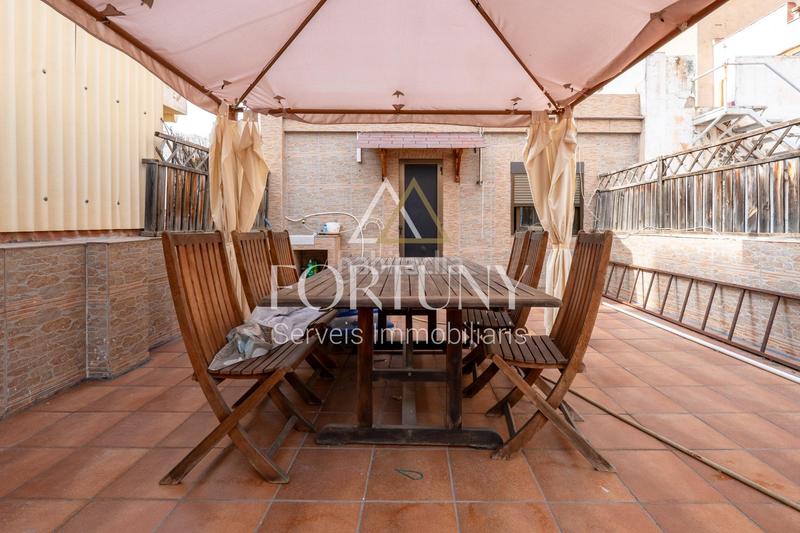 Foto 2048e1af-ce53-4da2-b7c8-25a31228965e. Casa aparellada a Centre Reus