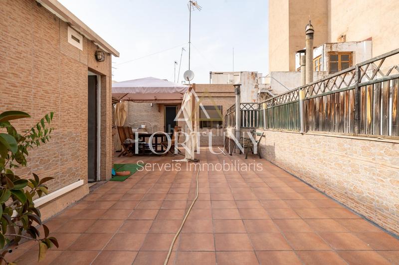 Foto a2088bfc-ec5b-4395-8530-c23a99ac10b0. Casa aparellada a Centre Reus