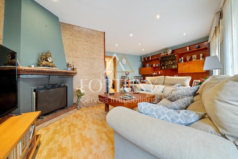 Foto a36a9f63-0a6d-4f07-867b-e9526b6c5aa9. Casa aparellada a Centre Reus