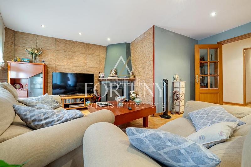 Foto fa05b6ee-1786-4995-97ce-ed48ca2f5157. Casa aparellada a Centre Reus