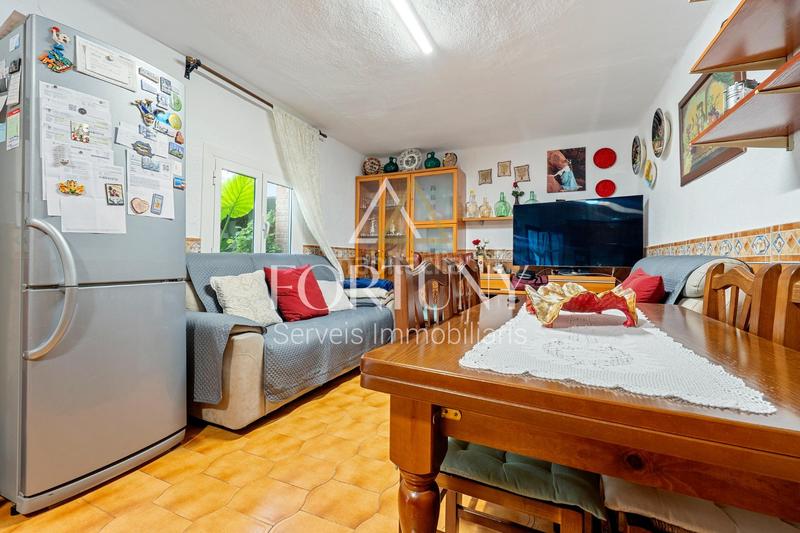 Foto a0897e12-c554-442b-851f-af1bc22ef9c7. Casa adossada amb aparcament a Vila-seca poble Vila-seca