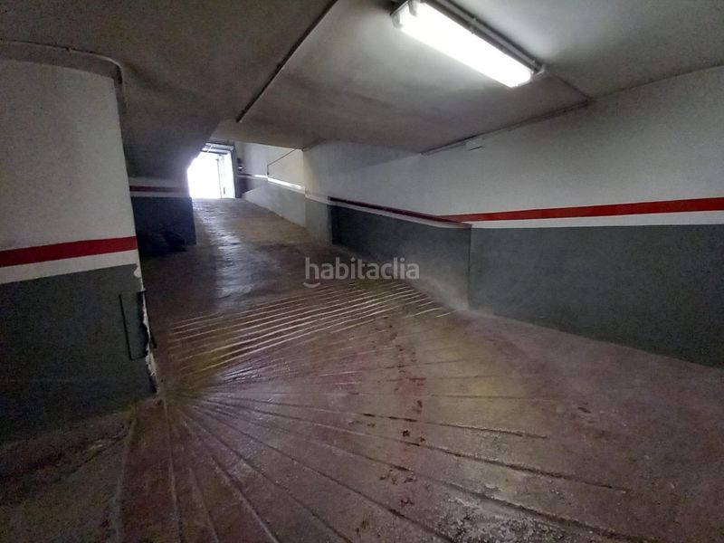 Foto f8795c18-ec94-4792-b62c-14728219e32d. Aparcament cotxe a Centre Reus