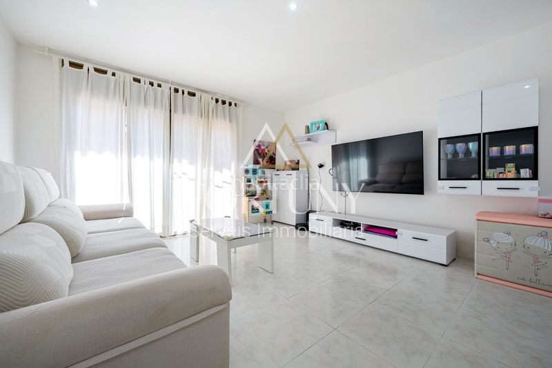 Foto 3b85cbed-bd0d-44e7-9f8d-3cd8b7474275. Pis a Vila-seca poble Vila-seca