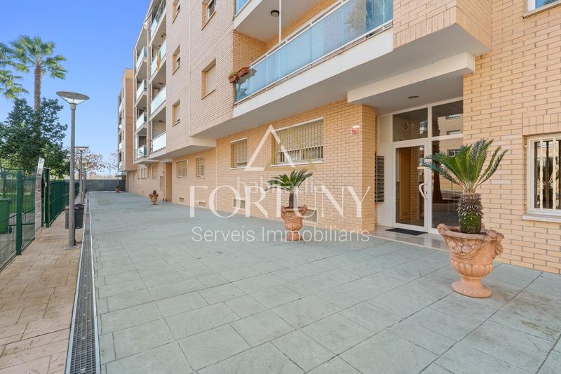 Foto 4b07ec72-94ed-424c-b70a-98bd2e79b616. Planta baixa amb aparcament a Migjorn Reus