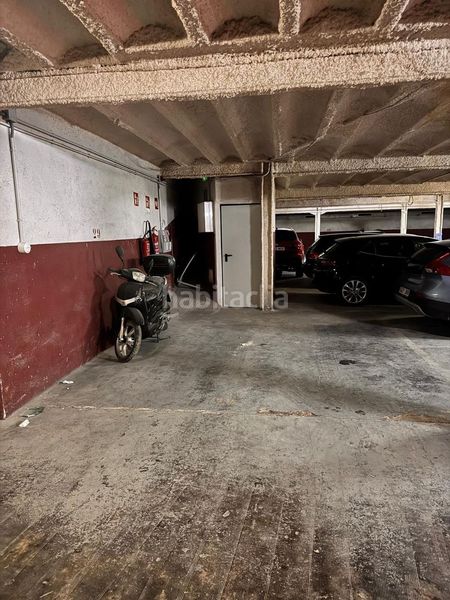 Foto d4d31e8a-6eef-4c22-8662-70c1c26383a8. Aparcament cotxe a Centre Reus