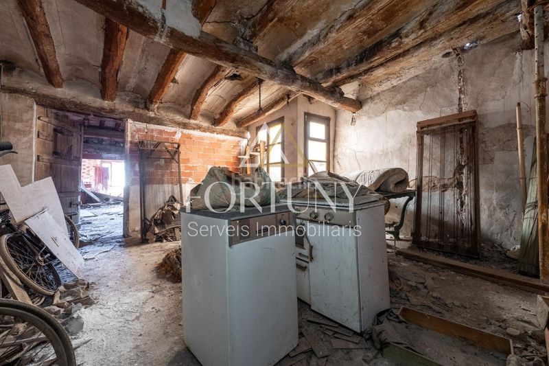 Foto 15dfa0ba-90fe-4ee2-854e-164b1fd10d83. Edificio  en venta en l espluga de francoli en Espluga de Francolí (L´)