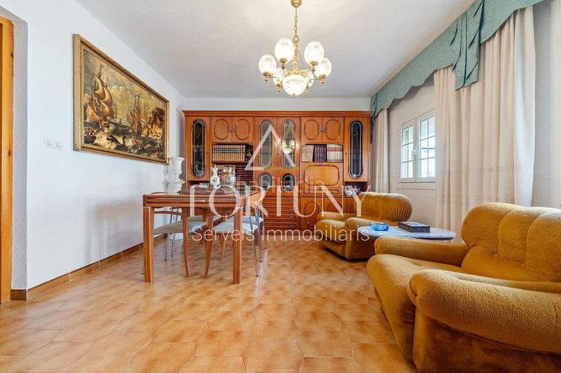 Foto 2b97a34f-0fbb-4386-bf9d-c3415448bfe2. Casa amb aparcament a Vila-seca poble Vila-seca