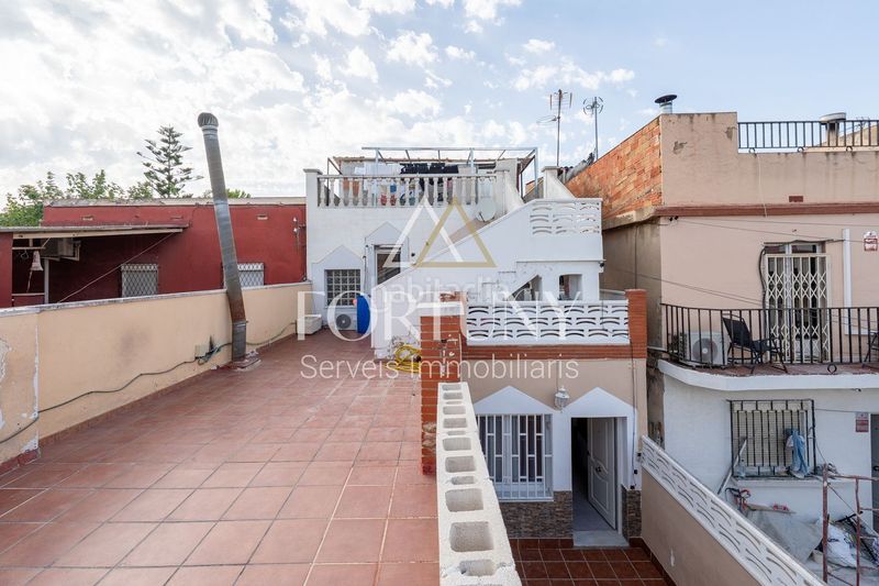 Foto 895bb0e8-4f96-4b03-b53d-3dfde23beac8. Casa amb aparcament a Llevant Reus