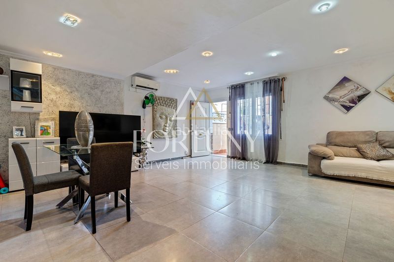 Foto bdfadb5d-4164-4d66-97f4-d0a210d8b723. Casa amb aparcament a Llevant Reus