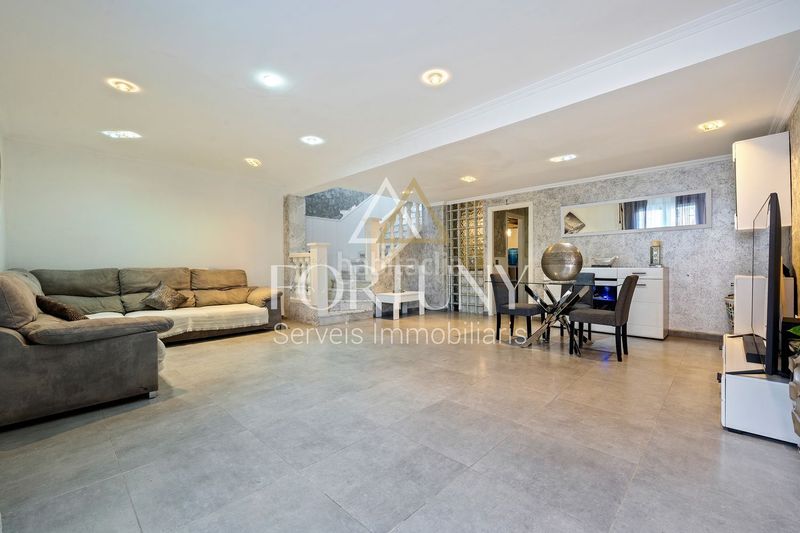 Foto fe2e5002-900d-448f-a583-812b476a14e6. Casa amb aparcament a Llevant Reus