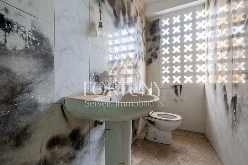 Foto 8ed78018-d2d8-49b5-b0e3-d53f07b4c845. Edificio  en venta en constanti en Constantí