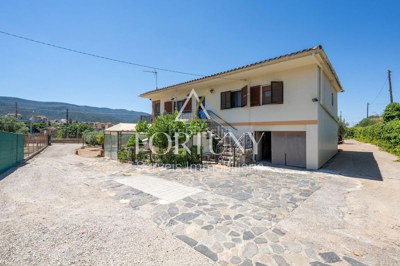 Foto b43e0311-26e9-4b24-9449-bb8de8cc062b. Casa amb aparcament piscina a Espluga de Francolí (L´)