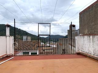 Etagenwohnung en Eslida. Interesante inversin de dos viviendas ms garaje y buhardilla e