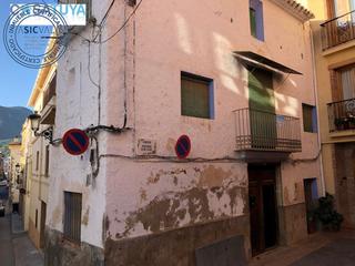 Haus en Artana. Magnfica casa esquinera en sierra espadan