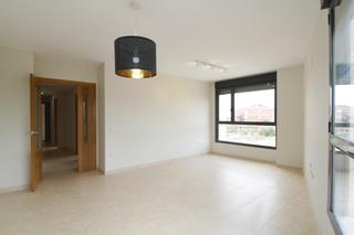 Etagenwohnung in Nules. Piso con garaje y trastero a estrenar en nules