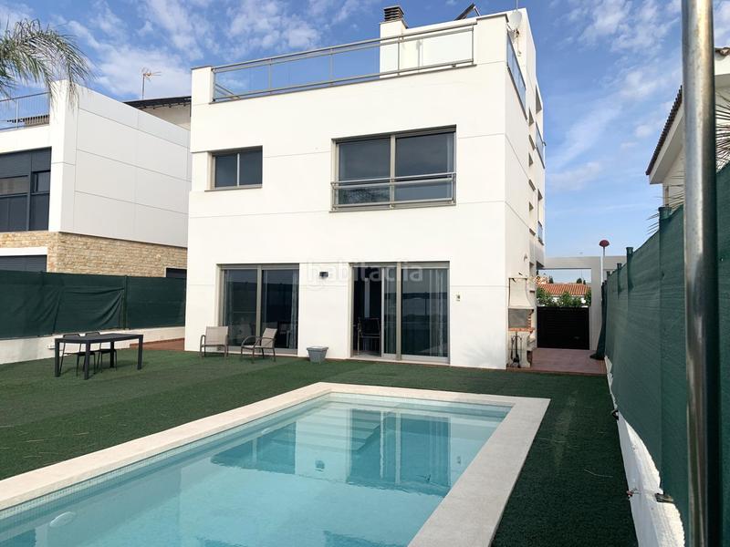 Foto 95f9c5b5-4e52-4147-8a7b-bda1643f5dff. Chalet espectacular chalet en primera linea de Playa en Burriana