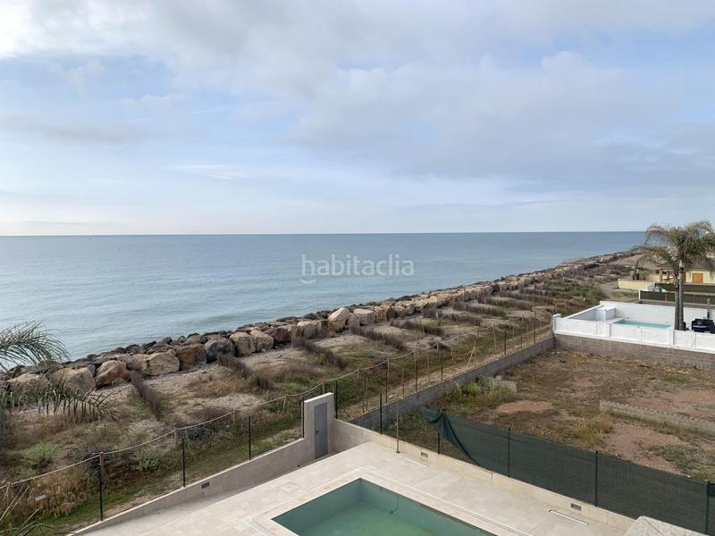 Foto bd2a0a7f-40ed-4303-9ead-a519a253a5cf. Chalet espectacular chalet en primera linea de Playa en Burriana