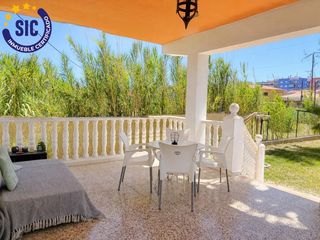 Maison à Nules. Chalet independiente con amplios jardines en la playa de nules