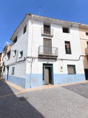 Masía en Artana. Casa histórica en artana con 120m2 por planta, gran terraza y en