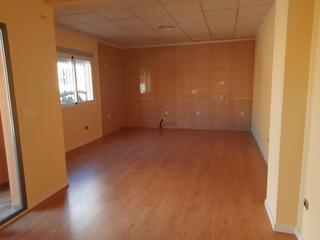 Appartement à Alhama de Murcia Ciudad. Amplio piso en planta baja con entrada independiente.