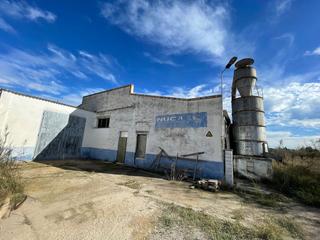 Nau industrial a Ulldecona. Rústico con nave y vivienda en ulldecona