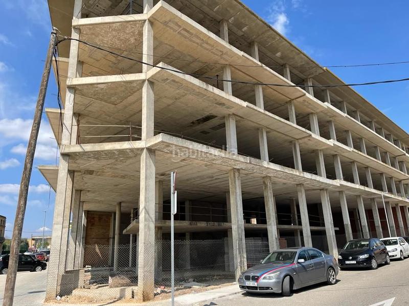 Foto ad6d245a-ca2d-4b82-80df-6c3bdde9a5b9. Terreno residencial solar con edificio en construccion mora debre en Móra d´Ebre