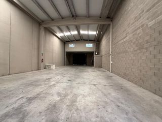 Miete Fabrikhalle in Torreforta. Nave 295m272 altillo  poligono industrial riiu clar
