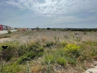 Solar industrial en Puigpelat. Terreno urbano edificable en puigpelat  gran superficie y excele