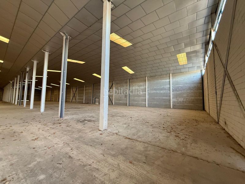 Foto aba03449-53a9-438c-9330-cb3d4b2ecbef. Rent industrial building in Centre Reus
