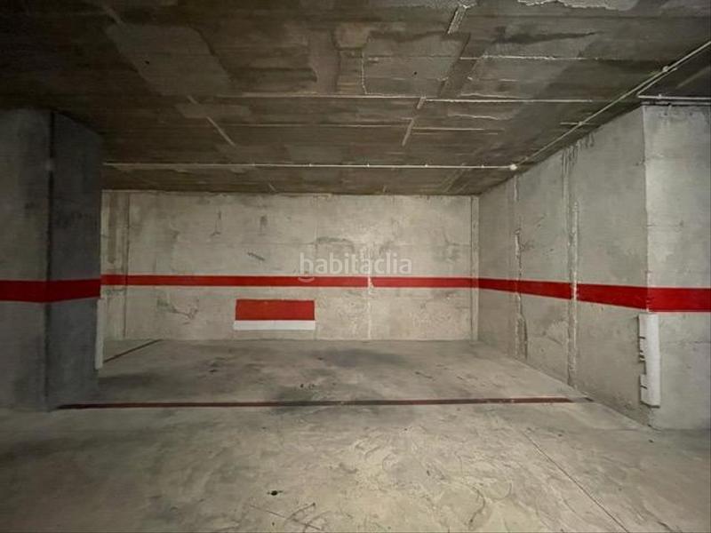 Foto 8d046386-86d8-494f-8be3-e59b0314c714. Parking voiture dans Casc Antic Amposta