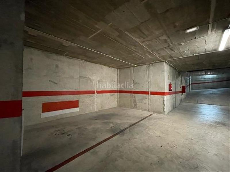 Foto ff03609b-8f84-480d-aeea-d4d1a1fc6627. Parking voiture dans Casc Antic Amposta