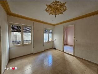 Flat in Valls. Piso amplio en valls  a rehabilitar   no es posible visitar. edi