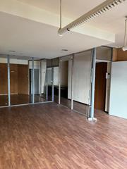 Office space in Eixample Nord. En venta localoficina en entreplanta en el centro de girona.