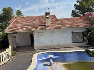Xalet a Les Tres Cales. Chalet aislado en venta  lametlla de mar