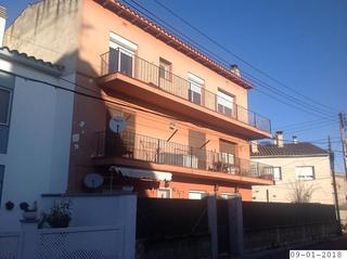 Pis  Carrer girona-les serres. Inmueble no visitable  vivienda con jardín y garaje en vidreres