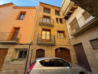 Casa a Sanaüja. En venta casa entre medianeras en sanaja lleida