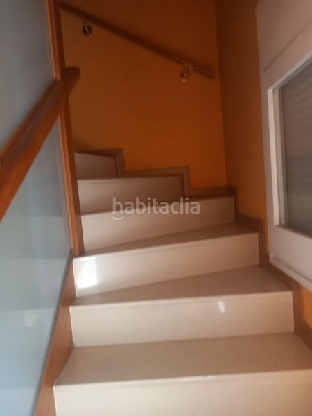 Foto 0a531d4d-5421-4f06-98ee-99b26694a2de. Casa adossada amb aparcament a Olot