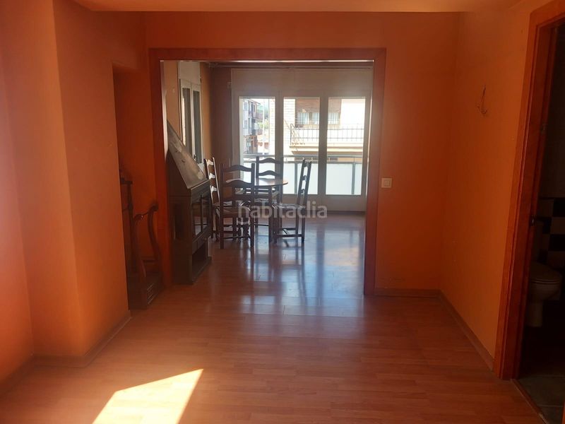 Foto 1b6d4c60-99bb-4da5-b37e-33e71e8b04a1. Casa adossada amb aparcament a Olot