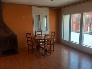 Casa a schiera in Olot. Chalet adosado de 180 m2 con garaje en olot