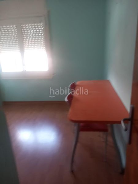 Foto c97df535-8d41-4d9d-ab8c-38a522c2af50. Casa adossada amb aparcament a Olot