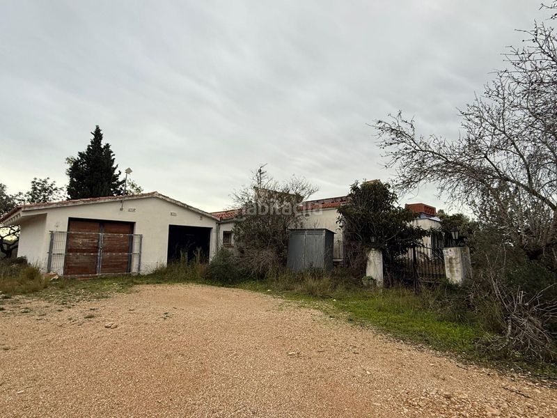 Foto f3179da5-5c73-48b6-b4be-63aafb42c7fe. Masia amb aparcament a Camarles