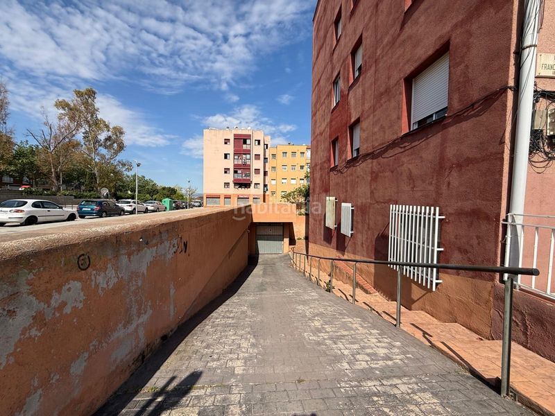 Foto a494b1b3-00ac-44ff-93d7-44cb42ec40b8. Aparcament cotxe a Arboç (L´)